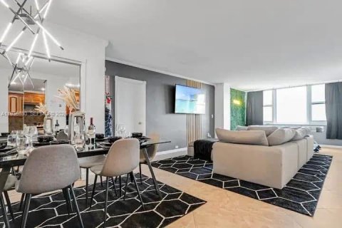 Condo in Fort Lauderdale, Florida, 2 bedrooms  № 1993198 - photo 1