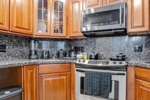 Condo in Fort Lauderdale, Florida, 2 bedrooms  № 1993198 - photo 8