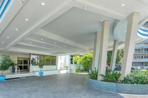 Condo in Fort Lauderdale, Florida, 2 bedrooms  № 1993198 - photo 21