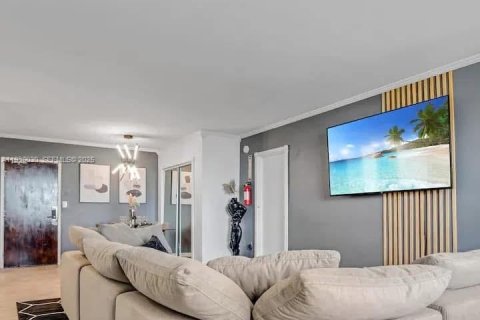 Condo in Fort Lauderdale, Florida, 2 bedrooms  № 1993198 - photo 11
