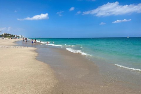 Condo in Fort Lauderdale, Florida, 2 bedrooms  № 1993198 - photo 25