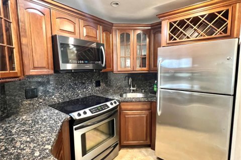 Condo in Fort Lauderdale, Florida, 2 bedrooms  № 1993198 - photo 9