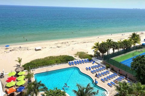 Condo in Fort Lauderdale, Florida, 2 bedrooms  № 1993198 - photo 12