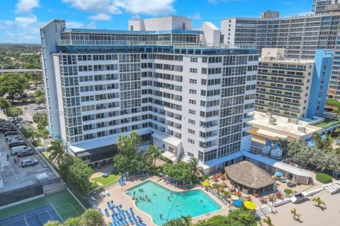Condo in Fort Lauderdale, Florida, 2 bedrooms  № 1993198 - photo 20