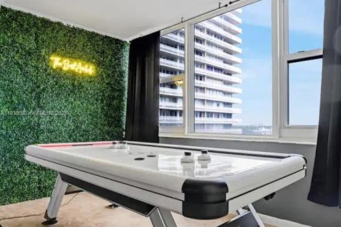 Condo in Fort Lauderdale, Florida, 2 bedrooms  № 1993198 - photo 4
