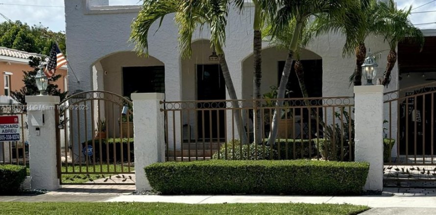 Villa ou maison à Miami, Floride 3 chambres, 186.83 m2 № 1814342