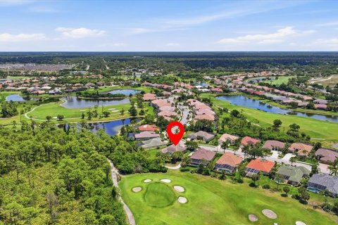 Villa ou maison à vendre à North Port, Floride: 3 chambres, 182.18 m2 № 2405660 - photo 2
