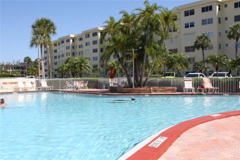 Condo in Saint Petersburg, Florida, 1 bedroom  № 2239095 - photo 11