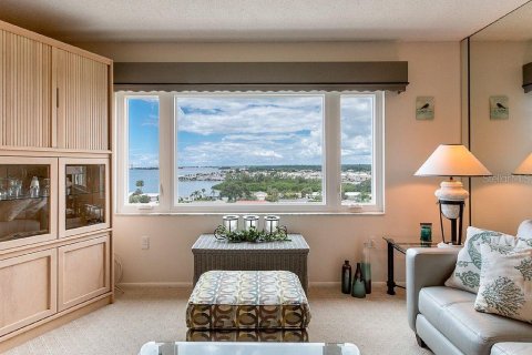 Condo in Saint Petersburg, Florida, 1 bedroom  № 2239095 - photo 2