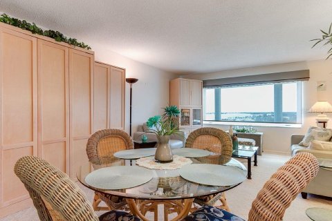 Condo in Saint Petersburg, Florida, 1 bedroom  № 2239095 - photo 5