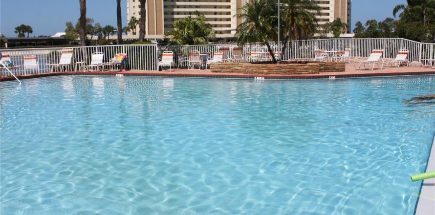 Condo in Saint Petersburg, Florida, 1 bedroom  № 2239095