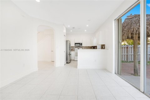 Touwnhouse à louer à Homestead, Floride: 3 chambres, 155.98 m2 № 2063075 - photo 6