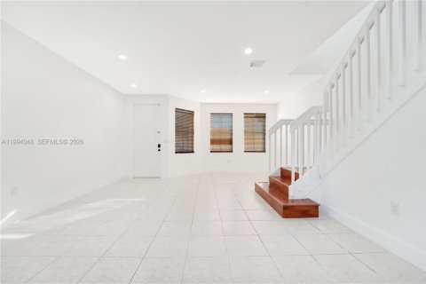 Touwnhouse à louer à Homestead, Floride: 3 chambres, 155.98 m2 № 2063075 - photo 4