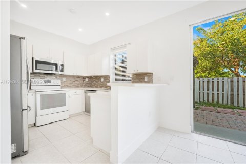 Touwnhouse à louer à Homestead, Floride: 3 chambres, 155.98 m2 № 2063075 - photo 8