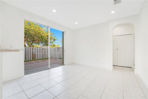 Touwnhouse à louer à Homestead, Floride: 3 chambres, 155.98 m2 № 2063075 - photo 5