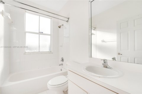 Touwnhouse à louer à Homestead, Floride: 3 chambres, 155.98 m2 № 2063075 - photo 12