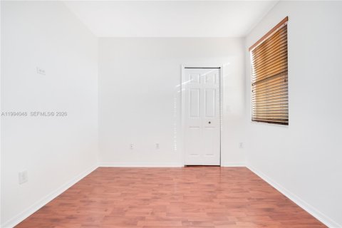 Touwnhouse à louer à Homestead, Floride: 3 chambres, 155.98 m2 № 2063075 - photo 11