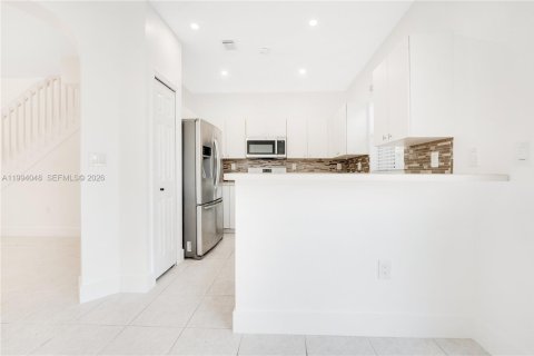 Touwnhouse à louer à Homestead, Floride: 3 chambres, 155.98 m2 № 2063075 - photo 7