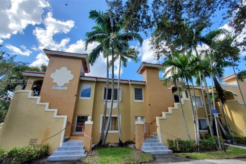 Condo in Pembroke Pines, Florida, 2 bedrooms  № 2008160