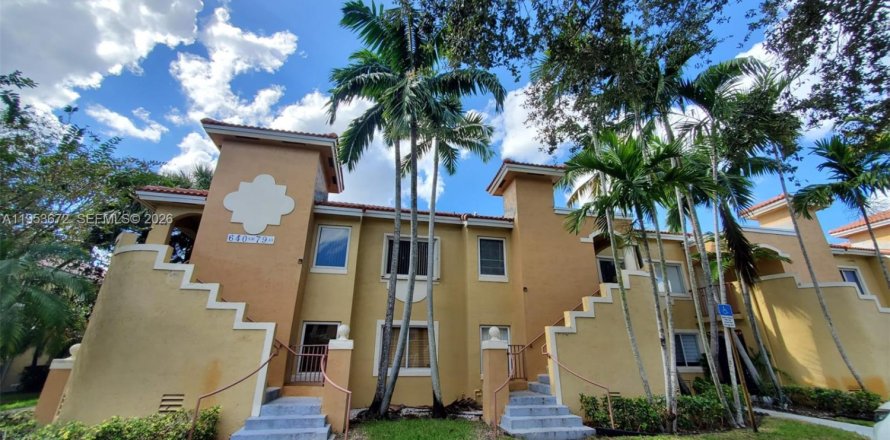 Condominio en Pembroke Pines, Florida, 2 dormitorios  № 2008160