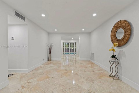 House in Fort Lauderdale, Florida 4 bedrooms, 155.33 sq.m. № 2048694 - photo 11