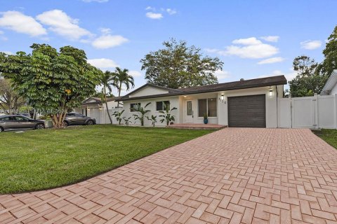 House in Fort Lauderdale, Florida 4 bedrooms, 155.33 sq.m. № 2048694 - photo 3