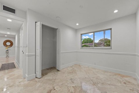 House in Fort Lauderdale, Florida 4 bedrooms, 155.33 sq.m. № 2048694 - photo 24