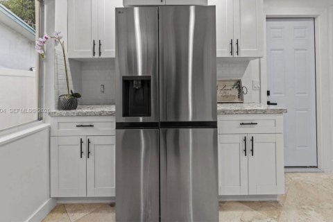 House in Fort Lauderdale, Florida 4 bedrooms, 155.33 sq.m. № 2048694 - photo 17