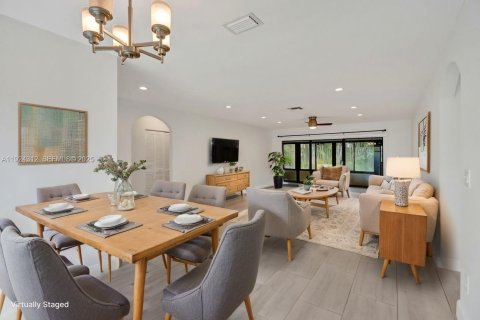 House in Hypoluxo, Florida 2 bedrooms, 146.88 sq.m. № 1985879 - photo 5