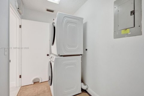 House in Hypoluxo, Florida 2 bedrooms, 146.88 sq.m. № 1985879 - photo 22