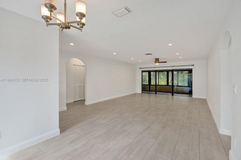 House in Hypoluxo, Florida 2 bedrooms, 146.88 sq.m. № 1985879 - photo 14