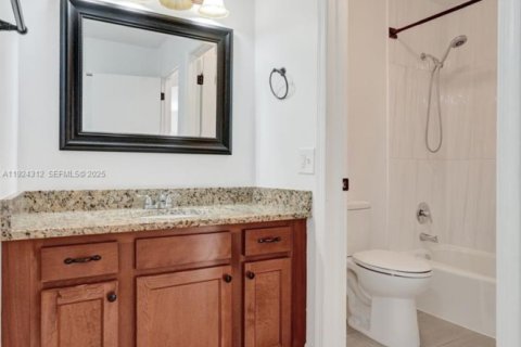 House in Hypoluxo, Florida 2 bedrooms, 146.88 sq.m. № 1985879 - photo 20