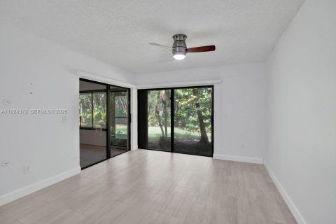 House in Hypoluxo, Florida 2 bedrooms, 146.88 sq.m. № 1985879 - photo 18