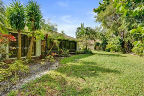 House in Hypoluxo, Florida 2 bedrooms, 146.88 sq.m. № 1985879 - photo 12