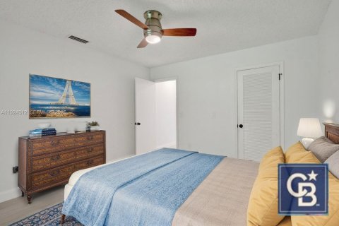 House in Hypoluxo, Florida 2 bedrooms, 146.88 sq.m. № 1985879 - photo 8