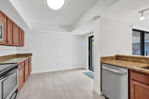 House in Hypoluxo, Florida 2 bedrooms, 146.88 sq.m. № 1985879 - photo 29