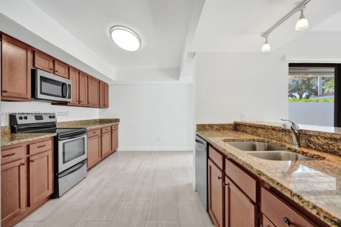 House in Hypoluxo, Florida 2 bedrooms, 146.88 sq.m. № 1985879 - photo 27