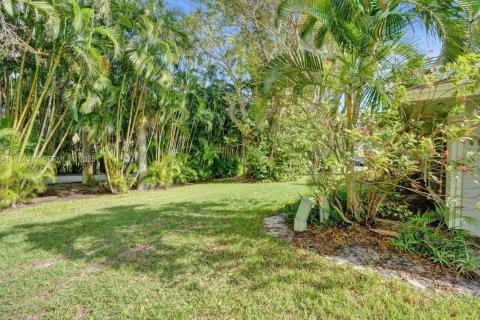 House in Hypoluxo, Florida 2 bedrooms, 146.88 sq.m. № 1985879 - photo 13