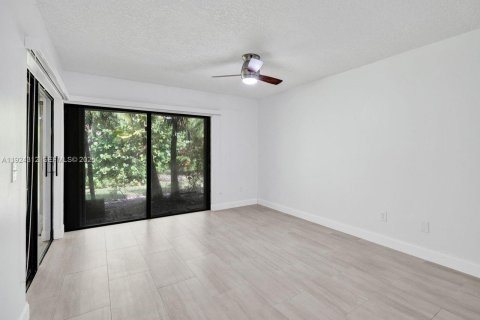 House in Hypoluxo, Florida 2 bedrooms, 146.88 sq.m. № 1985879 - photo 17