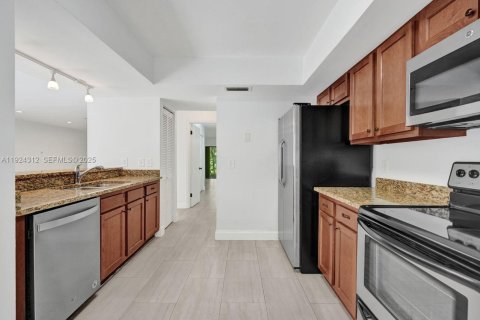 House in Hypoluxo, Florida 2 bedrooms, 146.88 sq.m. № 1985879 - photo 25