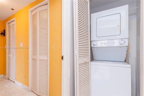 Condominio en venta en Miami, Florida, 1 dormitorio, 96.8 m2 № 1705408 - foto 18