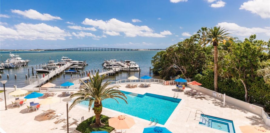 Condominio en Miami, Florida, 1 dormitorio  № 1705408