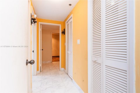 Condominio en venta en Miami, Florida, 1 dormitorio, 96.8 m2 № 1705408 - foto 19