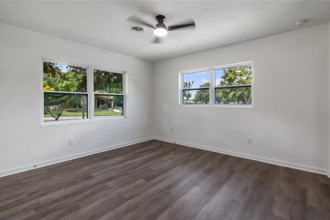 House in Clermont, Florida 3 bedrooms, 139.17 sq.m. № 1884703 - photo 18