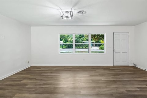 House in Clermont, Florida 3 bedrooms, 139.17 sq.m. № 1884703 - photo 14