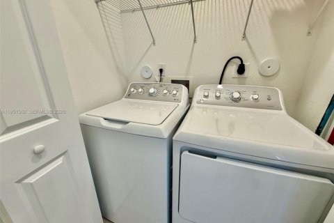 Touwnhouse à louer à Homestead, Floride: 4 chambres, 169.08 m2 № 2006260 - photo 16