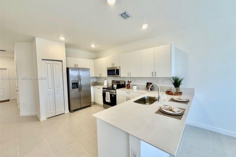 Touwnhouse à louer à Homestead, Floride: 4 chambres, 169.08 m2 № 2006260 - photo 12