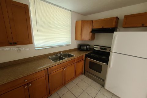 Touwnhouse à vendre à Lauderhill, Floride: 2 chambres, 93.18 m2 № 1820093 - photo 5