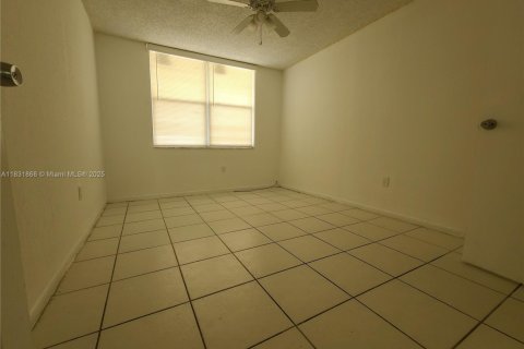 Touwnhouse à vendre à Lauderhill, Floride: 2 chambres, 93.18 m2 № 1820093 - photo 11