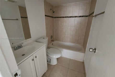Touwnhouse à vendre à Lauderhill, Floride: 2 chambres, 93.18 m2 № 1820093 - photo 3